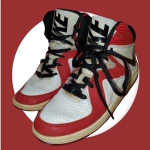 Nike Court Invader Youth Size 4Y